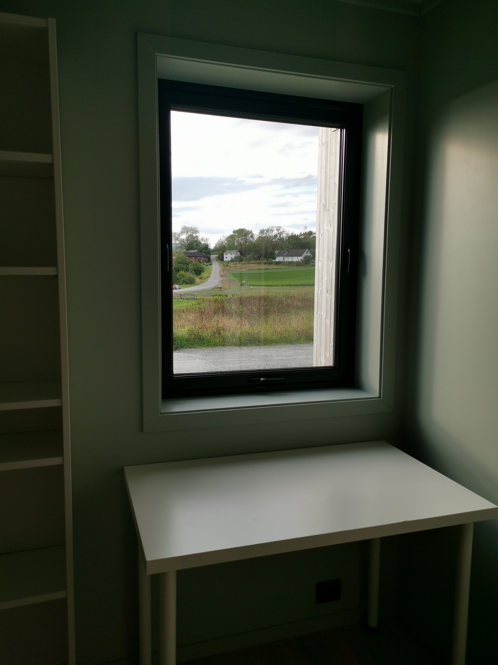 her kan du sitte og nyte utsikten mens du jobber, skriver, maler eller andre ting Galleribilde