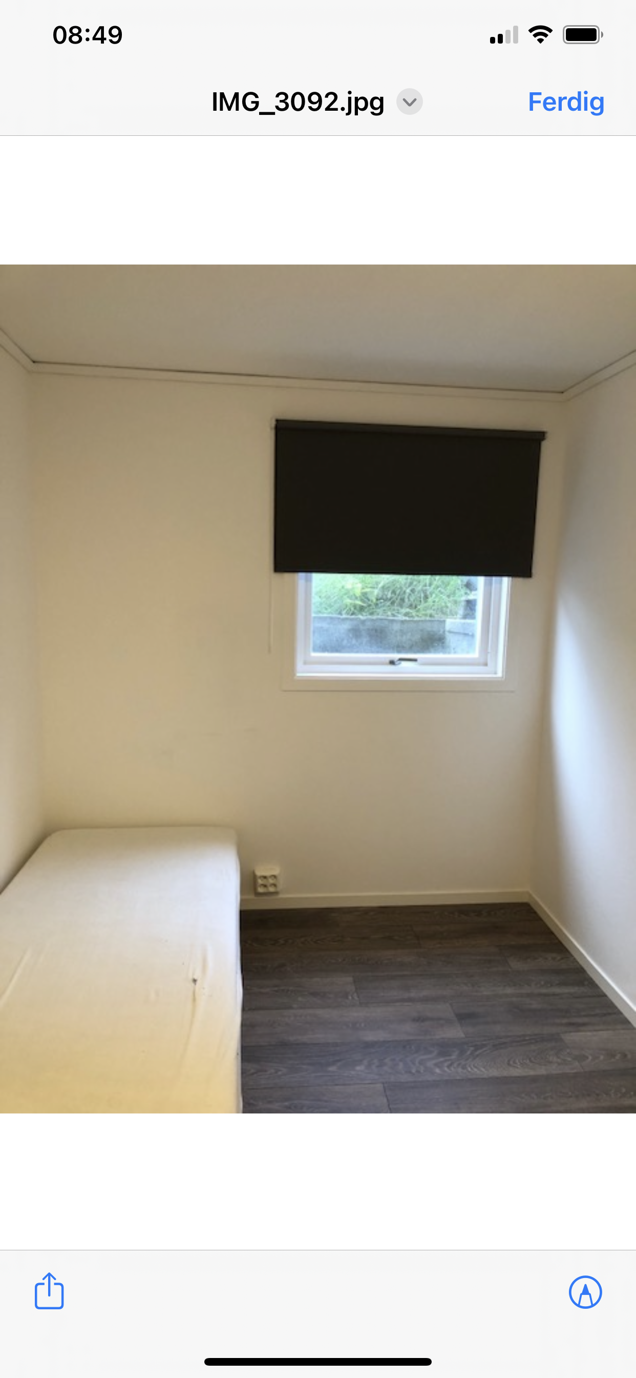 Fra rom «nr 4». Det vil komme pult, leselampe og stol under vinduet. Galleribilde