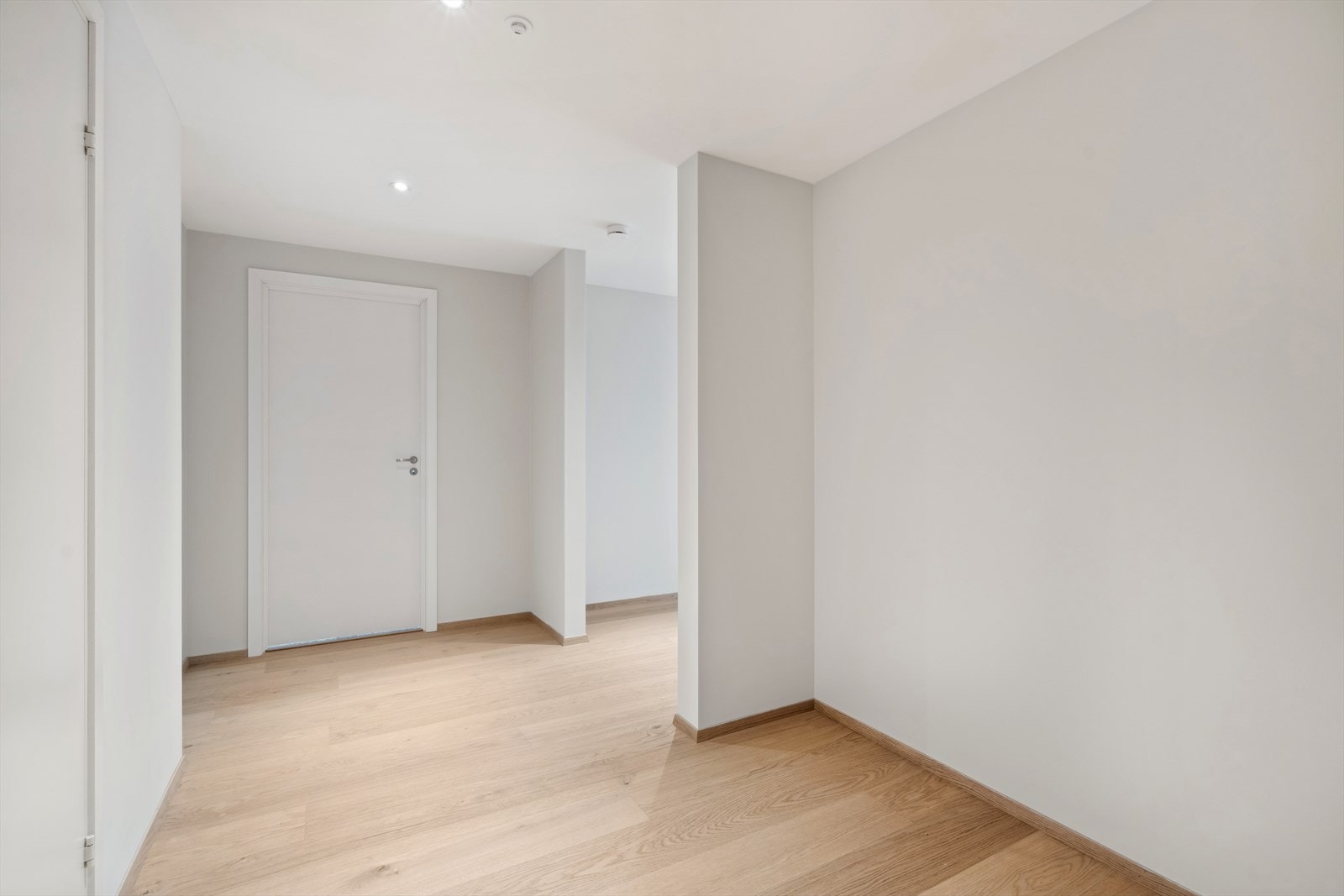 Entré/gang med god plass til garderobeskap Galleribilde