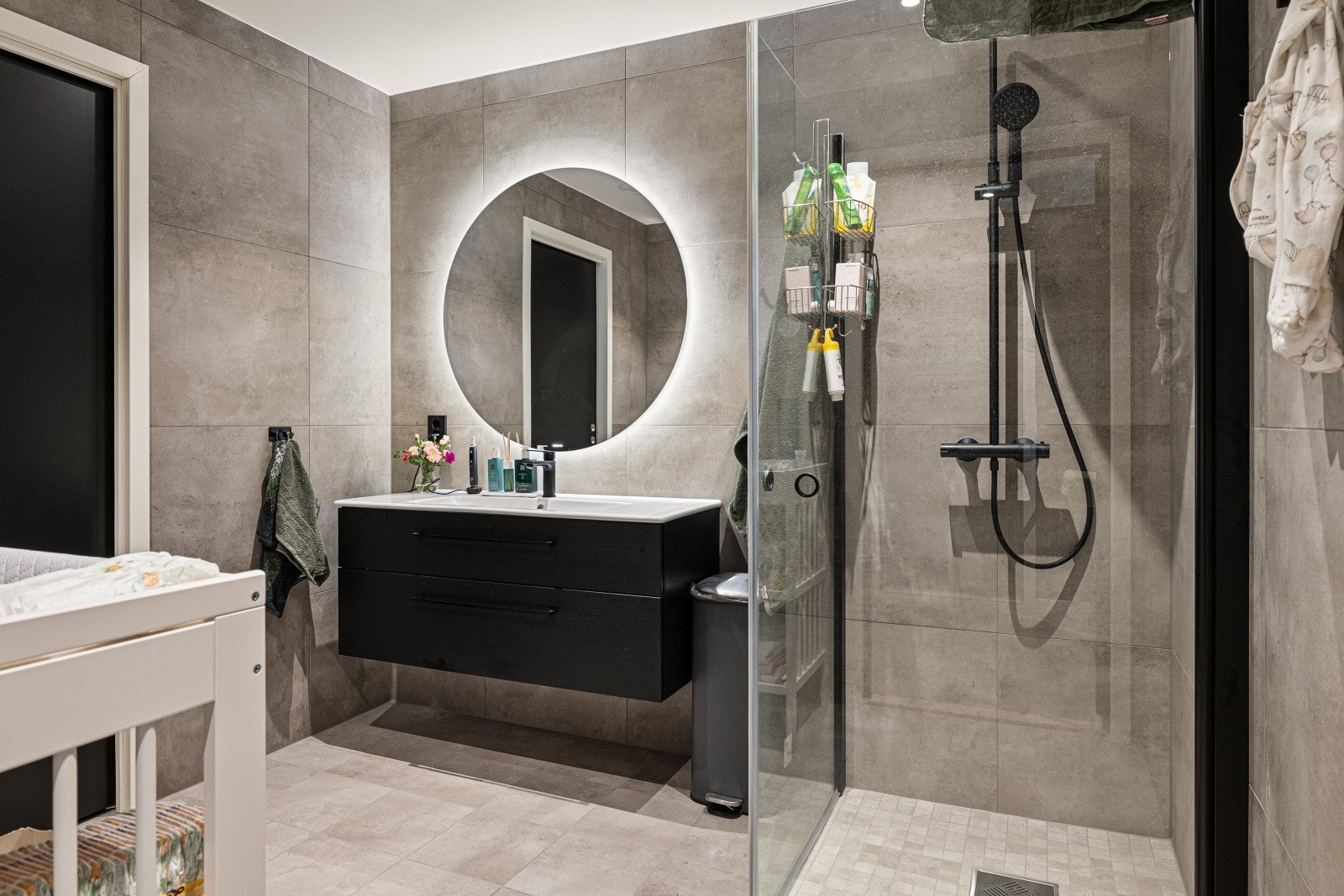 Badet vil bli levert med lekre overflater. Galleribilde