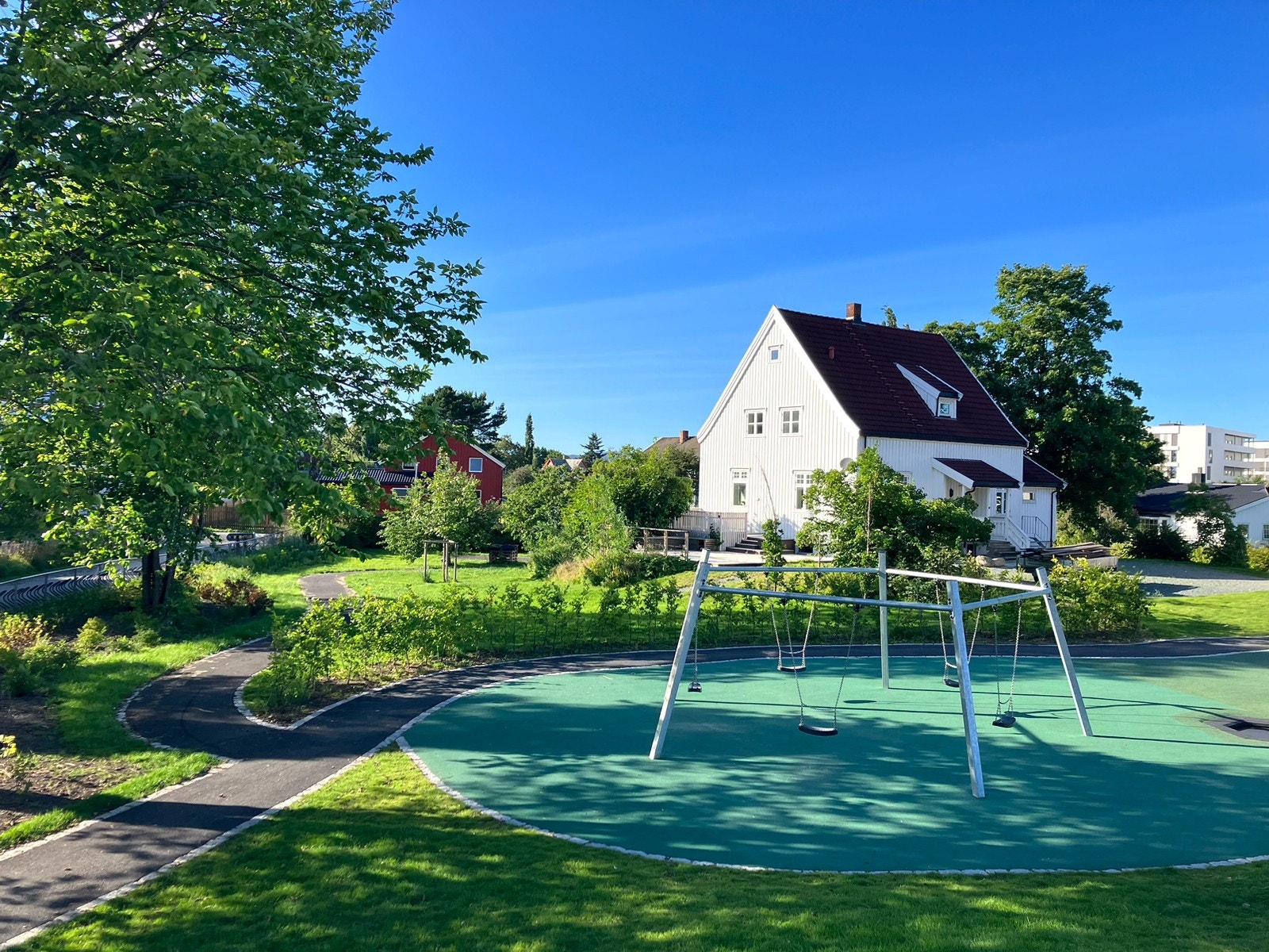 Lekepark tilhørende Strindheim skole. Galleribilde