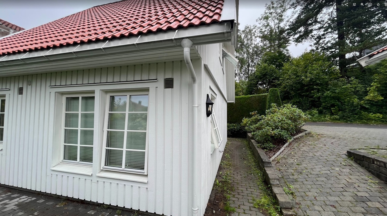 Stuevinduer, passasje til inngang Galleribilde