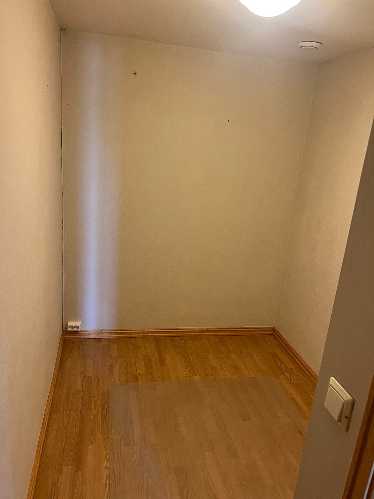 Bod/hobbyrom uten vindu Galleribilde