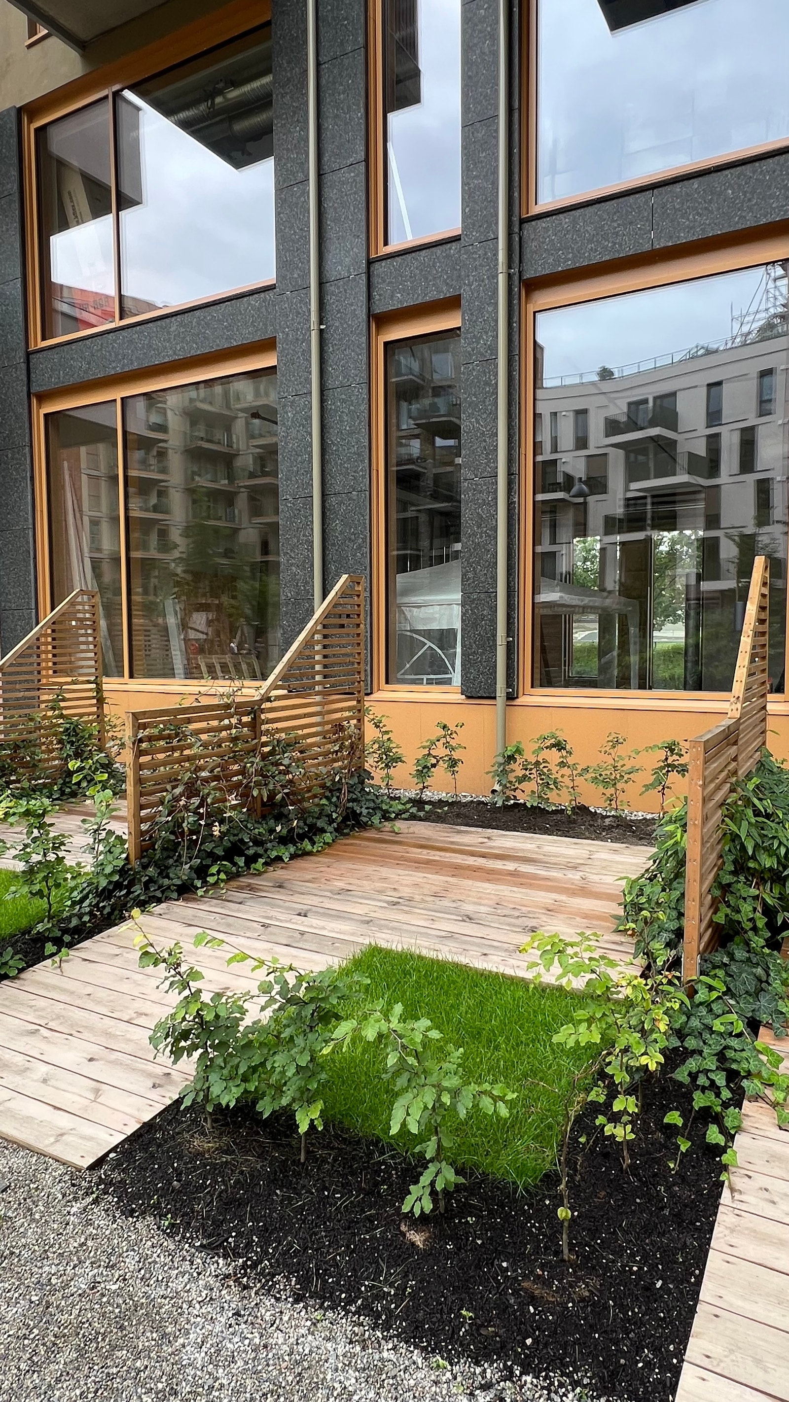 Egen terrasse i bakgård Galleribilde