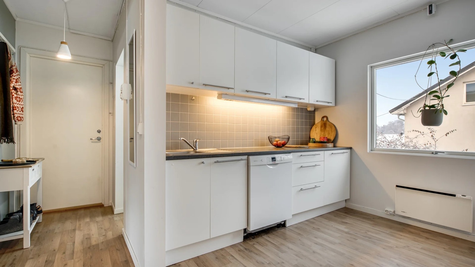 Fra gangen til kjøkkenet Galleribilde