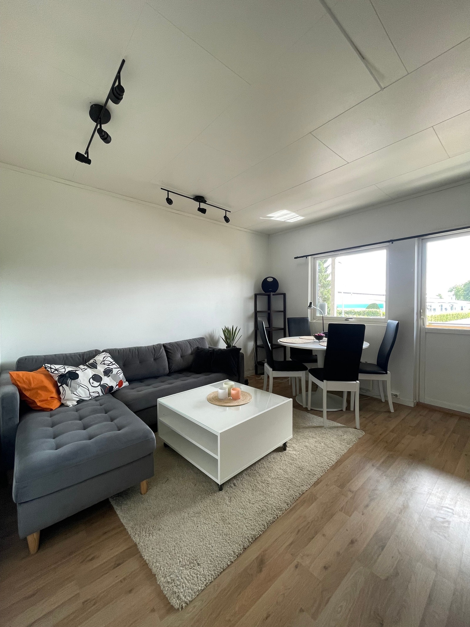 Sofagruppe og spisebord medfølger Galleribilde