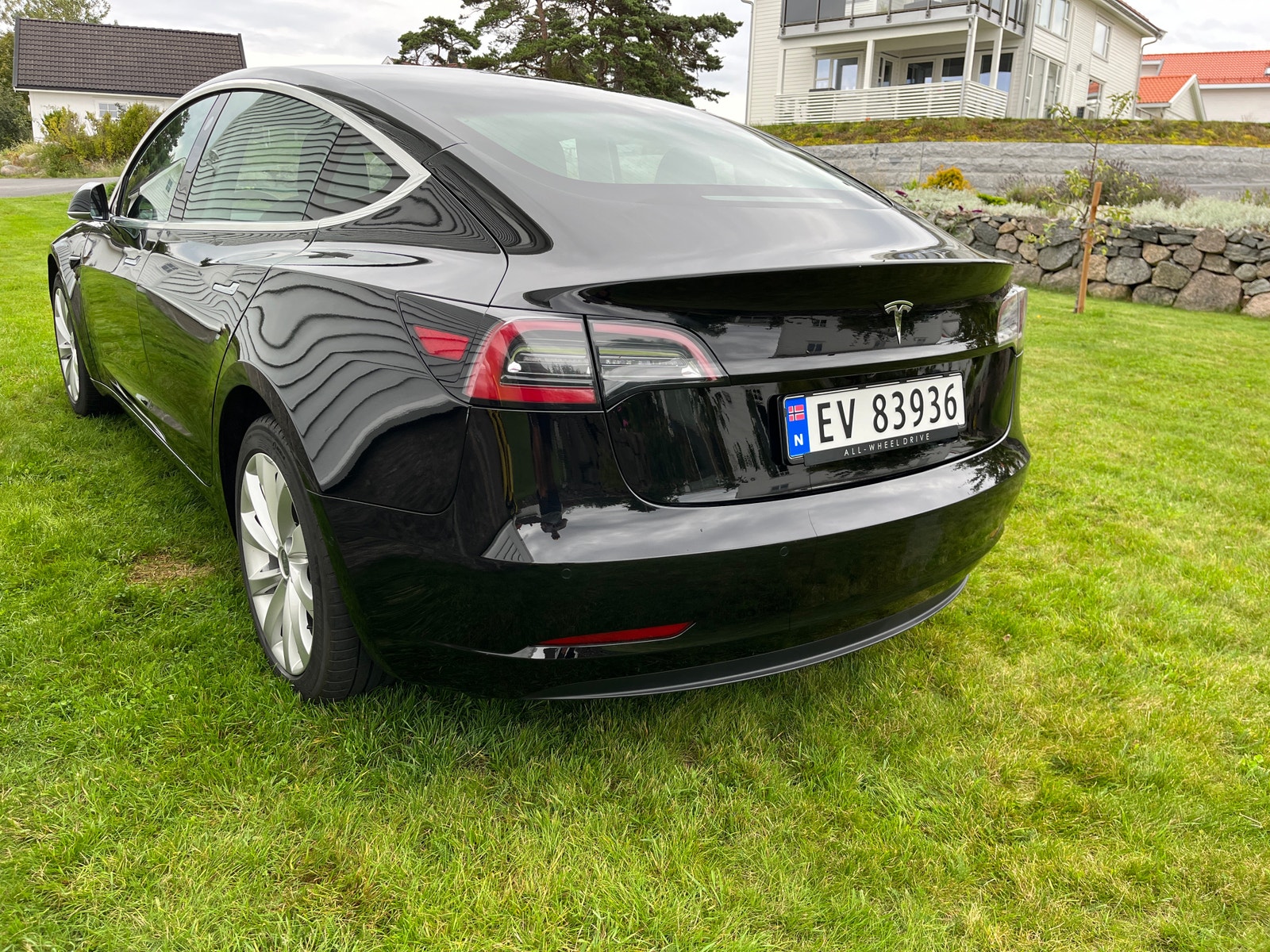 Tesla Model 3 8