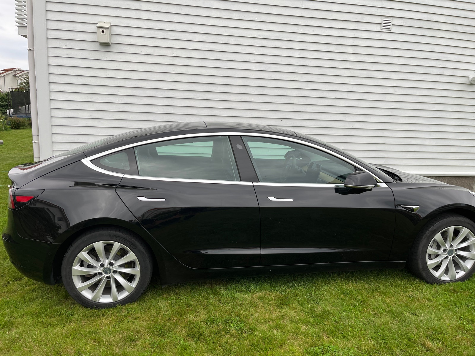 Tesla Model 3 4