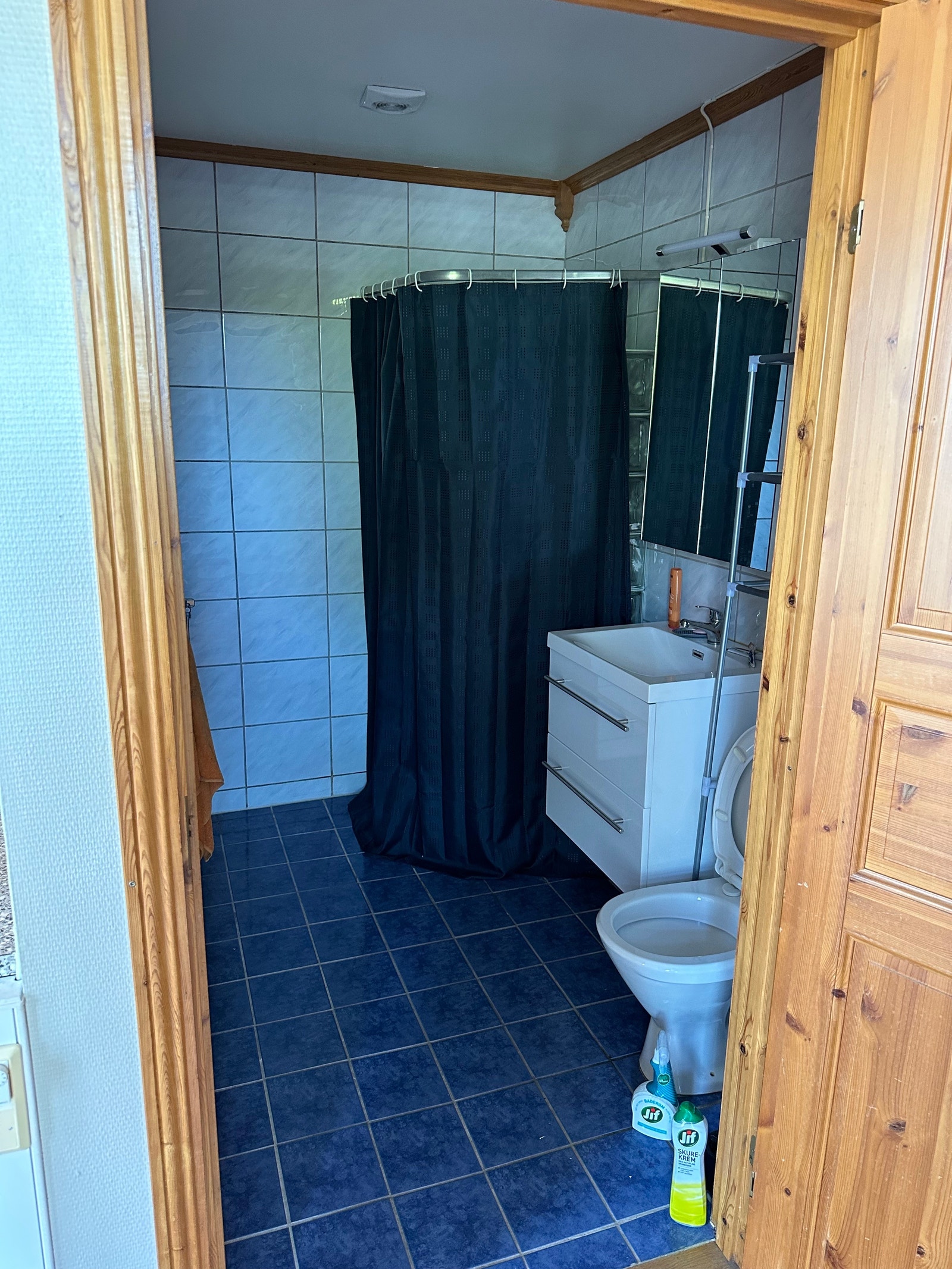 Bad m/kobling til vaskemaskin/tørketrommel. Galleribilde