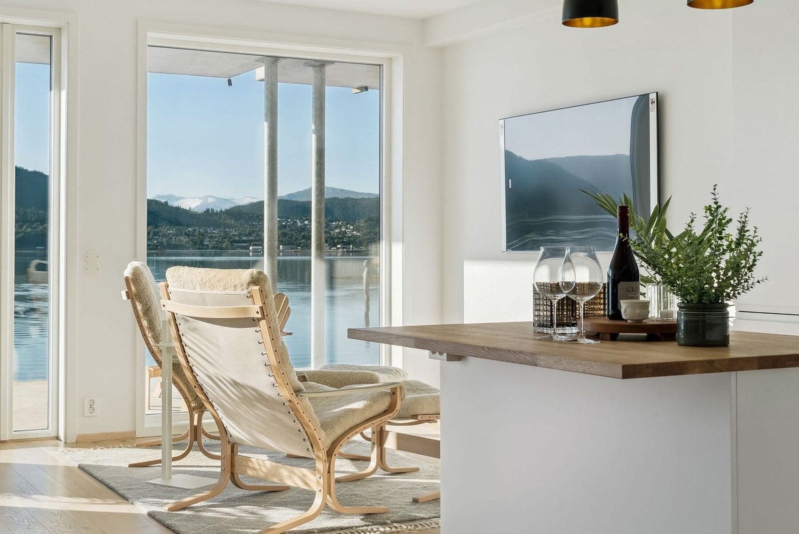 Man kan lage seg flere soner i den romslige stuen Galleribilde