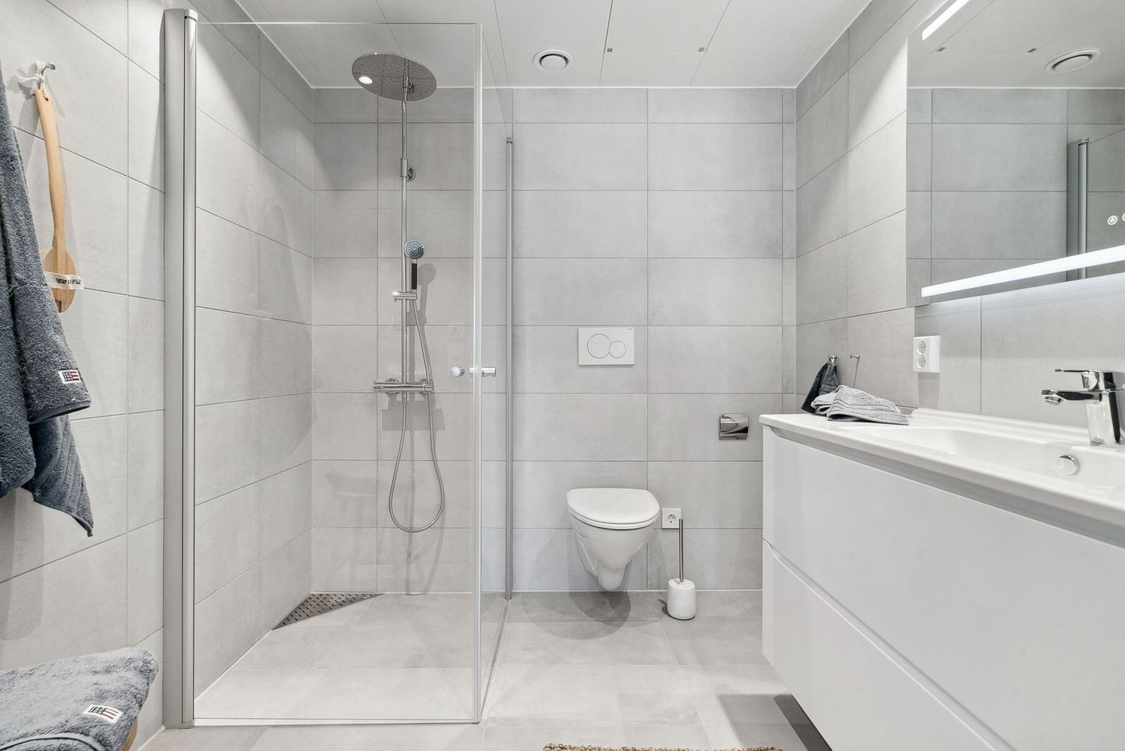 Bad/vaskerom med dusj Galleribilde