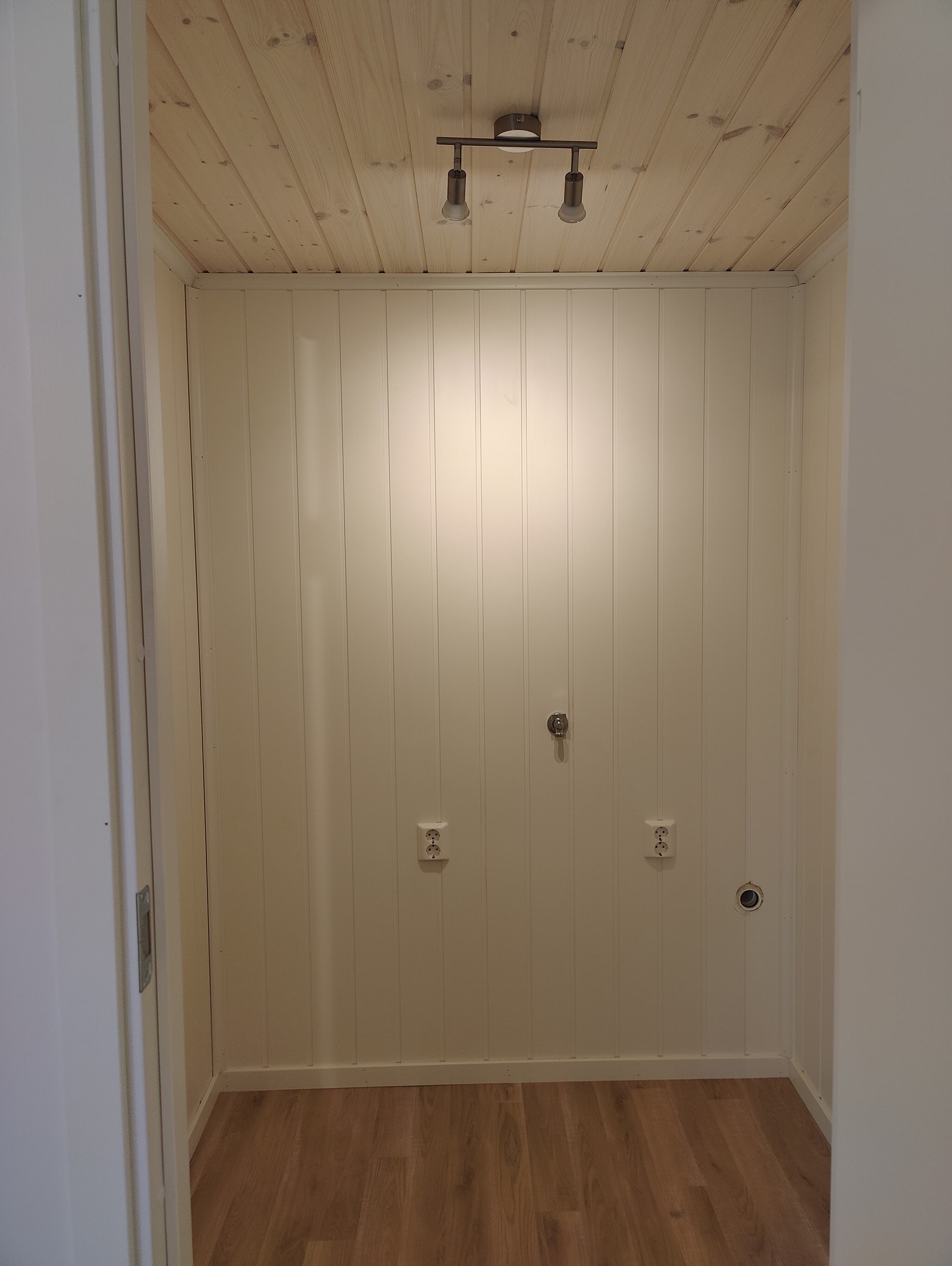 Vaskerom m opplegg til vaskemaskin Galleribilde