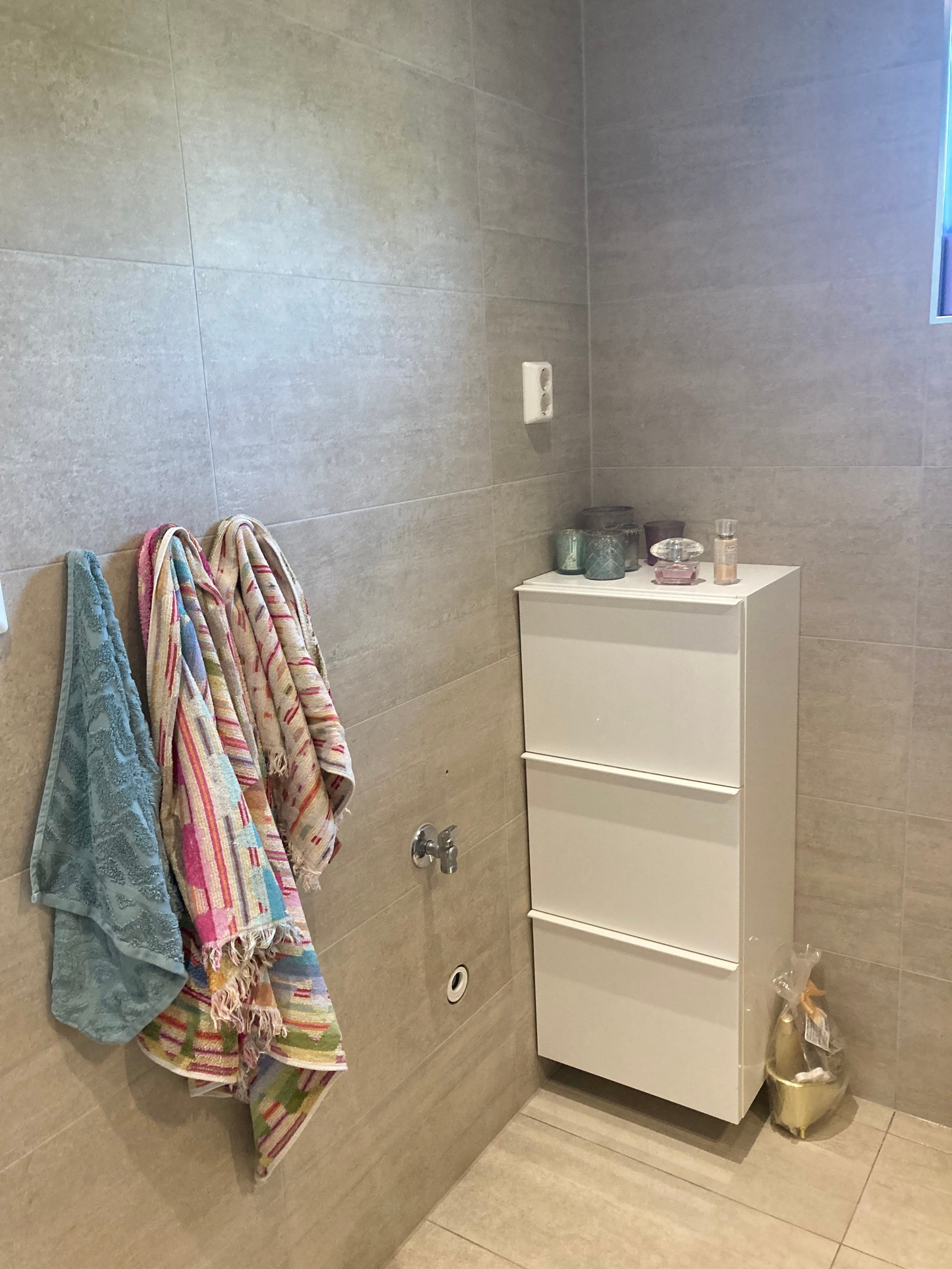 I tillegg finnes egen vaskemaskin i kjeller, samt ekstra fryseboks Galleribilde