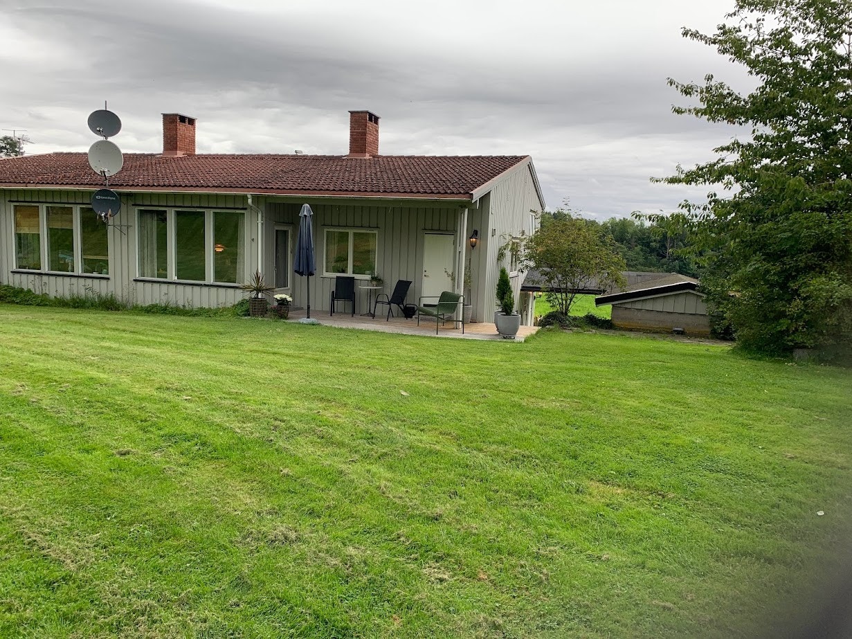 Boligen sett fra hage / felles grøntarealer. Galleribilde