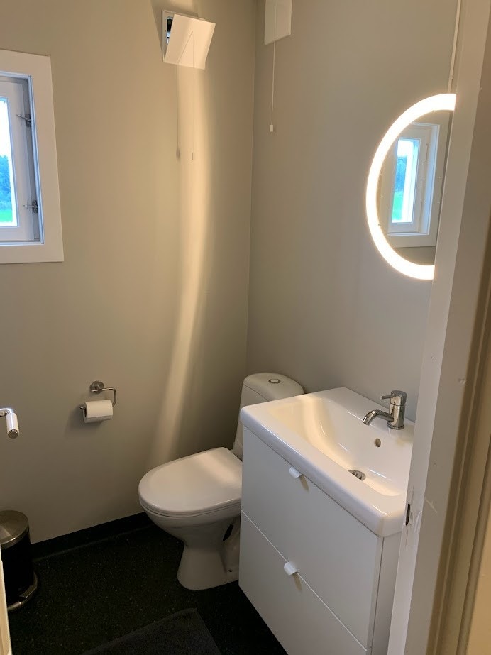 WC 1.etg. Nyoppusset 2023. Galleribilde