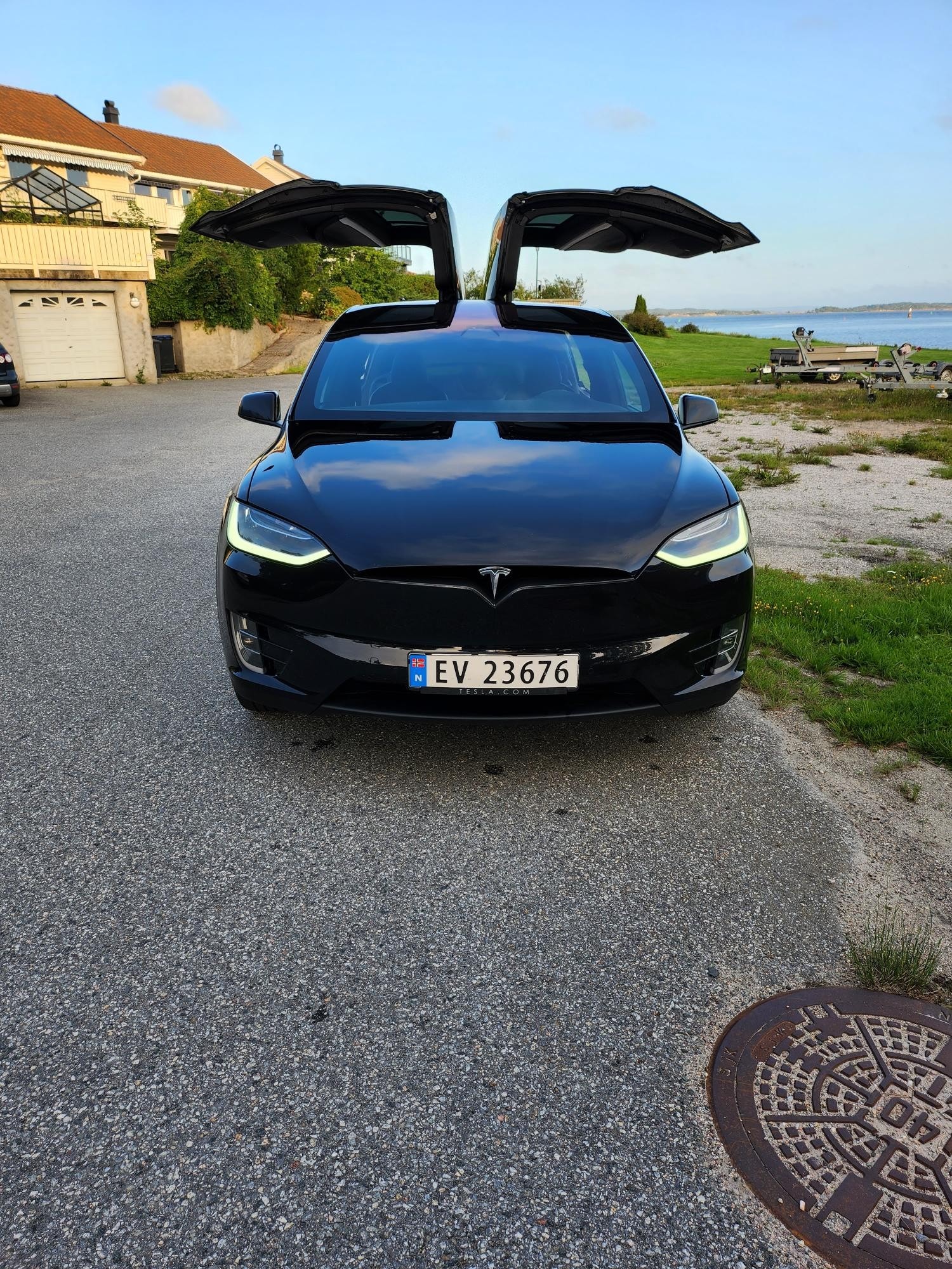 Tesla Model X 4