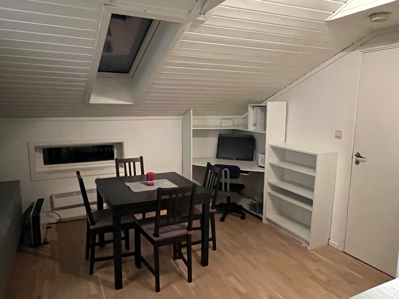 Stue - spise-/arbeidsplass Galleribilde