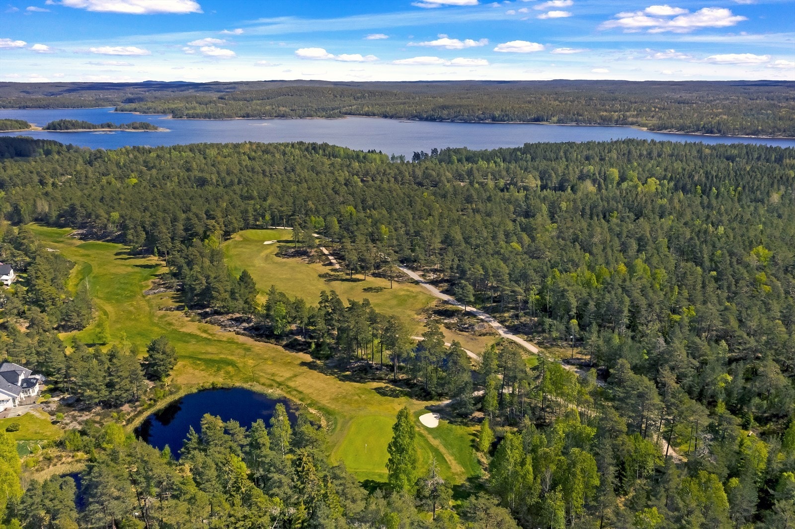 Dette er et meget spennende boligprosjekt i et nyetablert boligområde, hvor beliggenheten byr på naturskjønne omgivelser Galleribilde