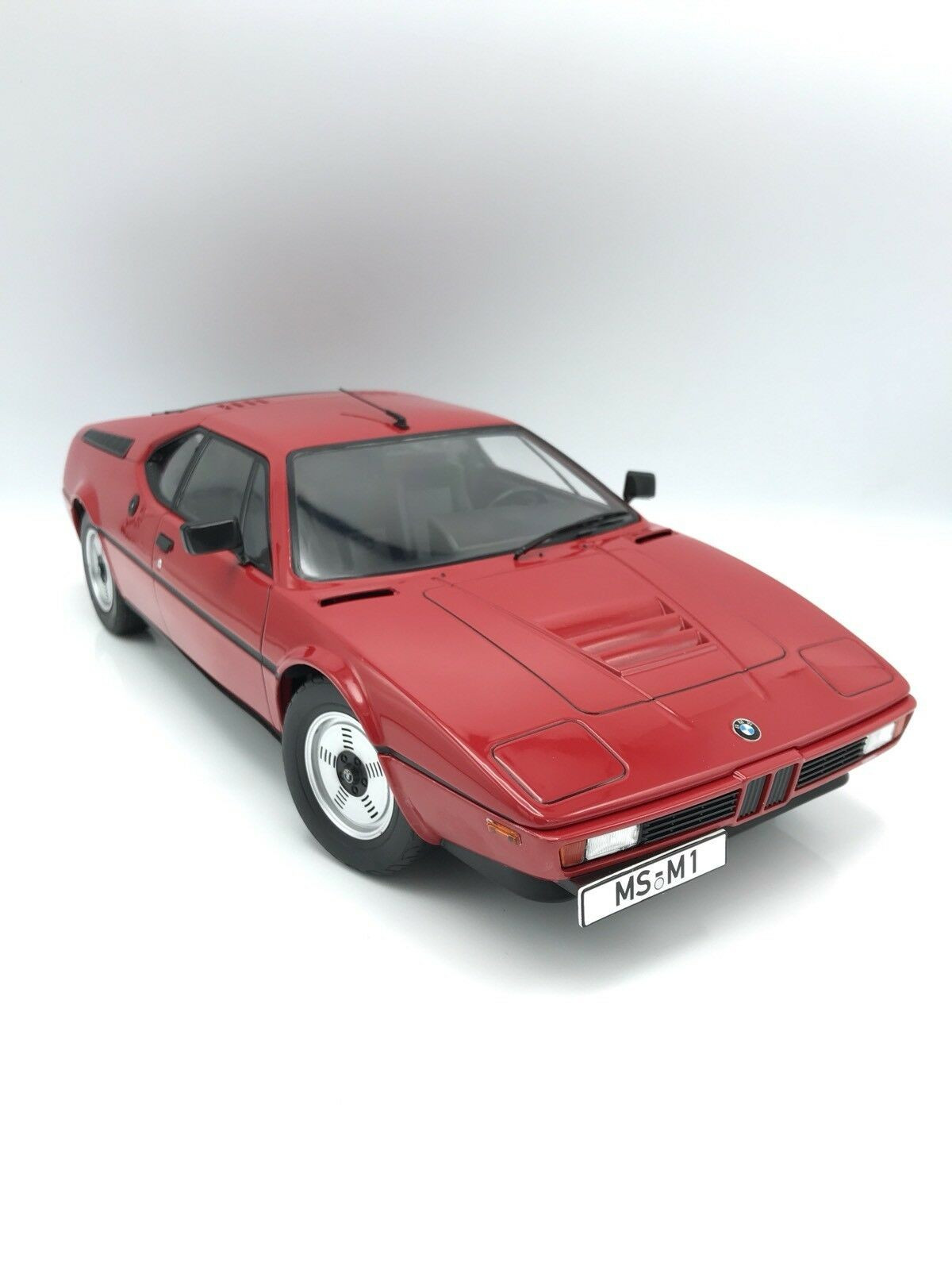 BMW M1 E26 1978 modell KK-Scale Limited Edition skala 1:12