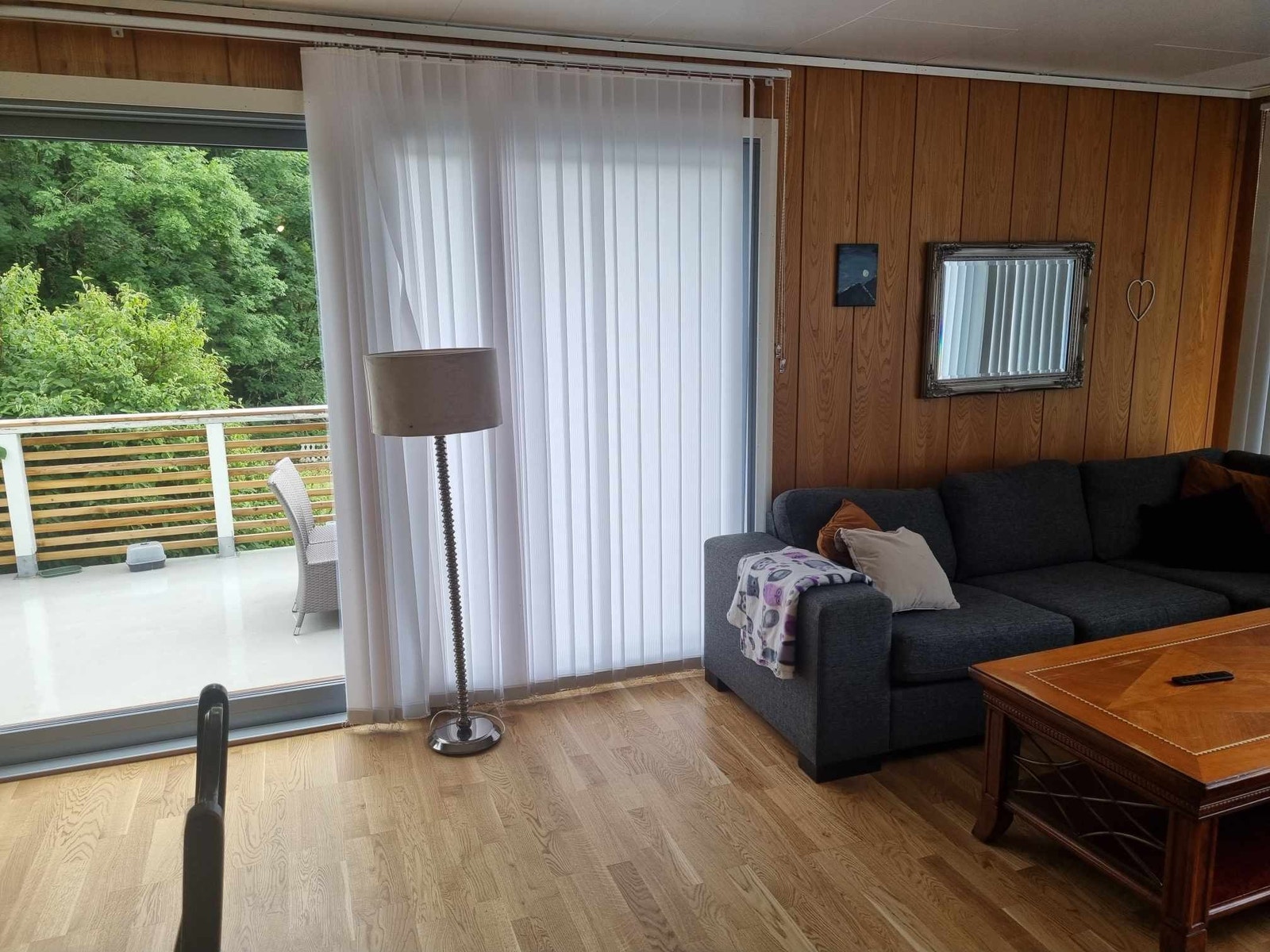 Stue med utgang til stor terrasse Galleribilde