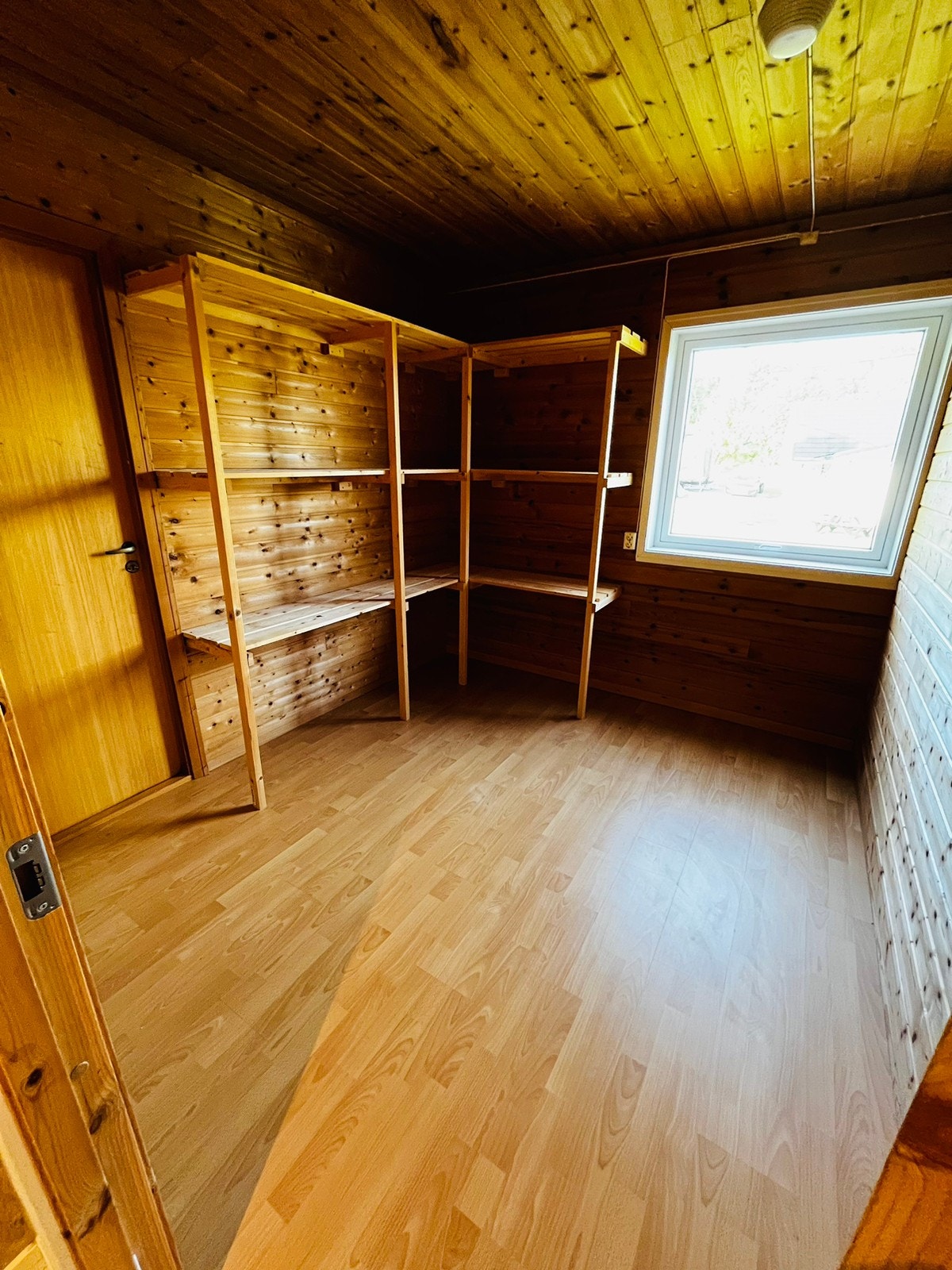 Huset har to romslige boder Galleribilde