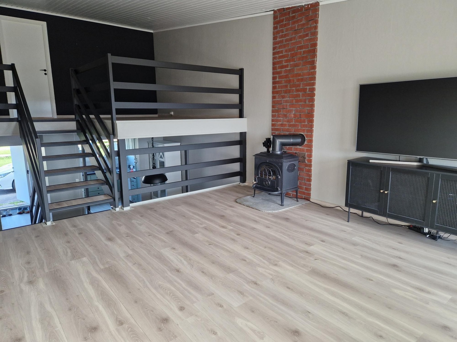 Peis i stue Galleribilde