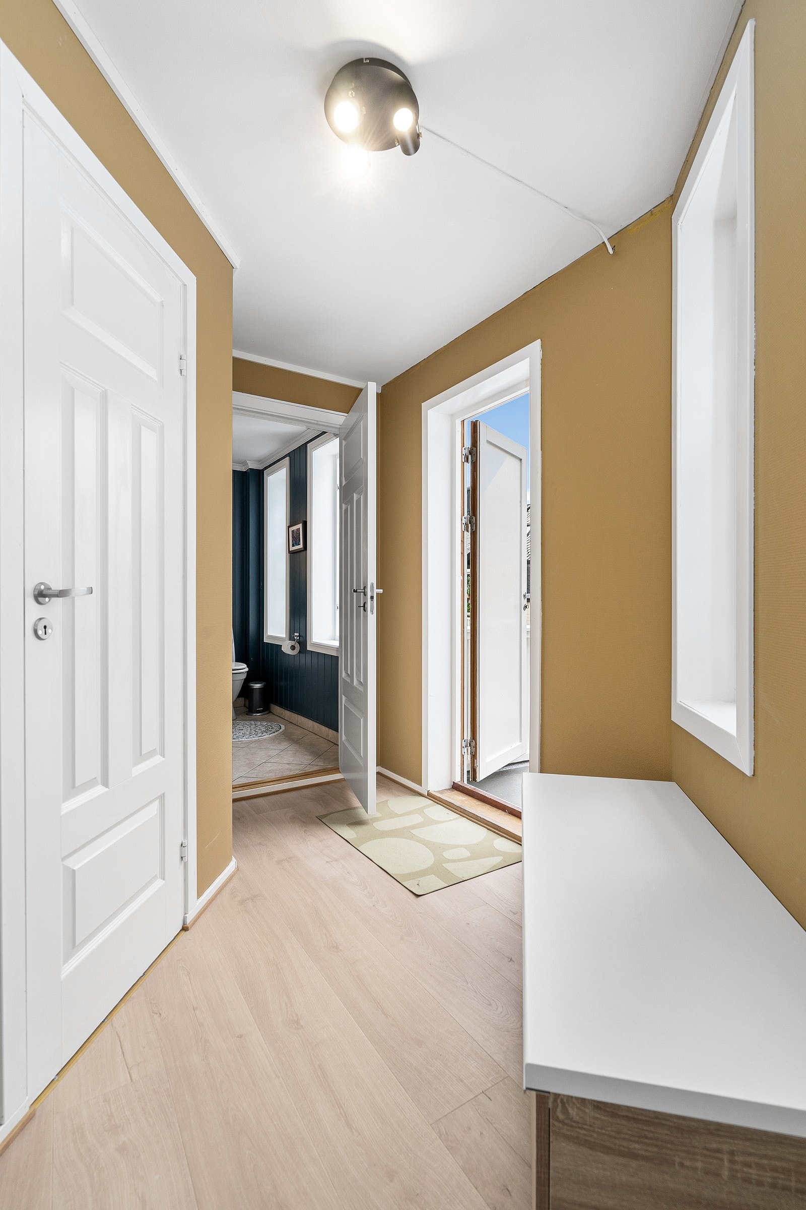 Gang til baderom og veranda Galleribilde