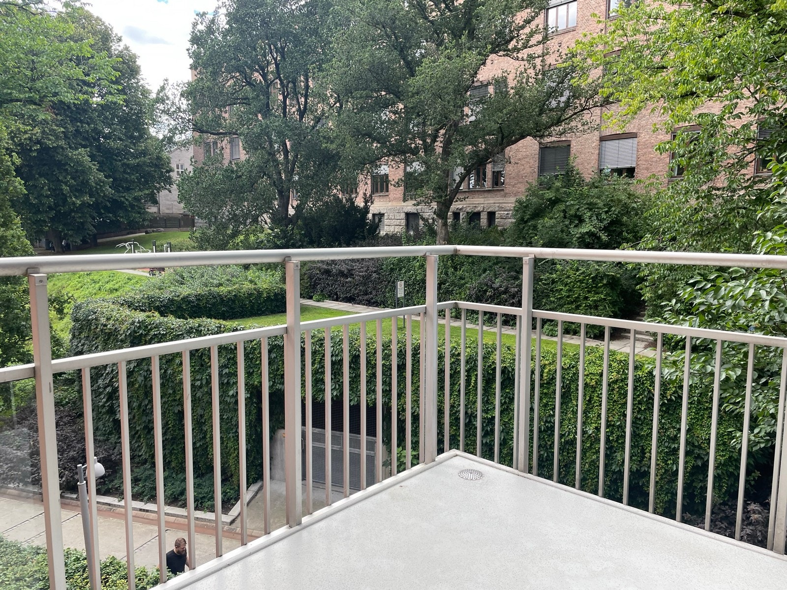 Balkong med ettermiddagssol. Galleribilde