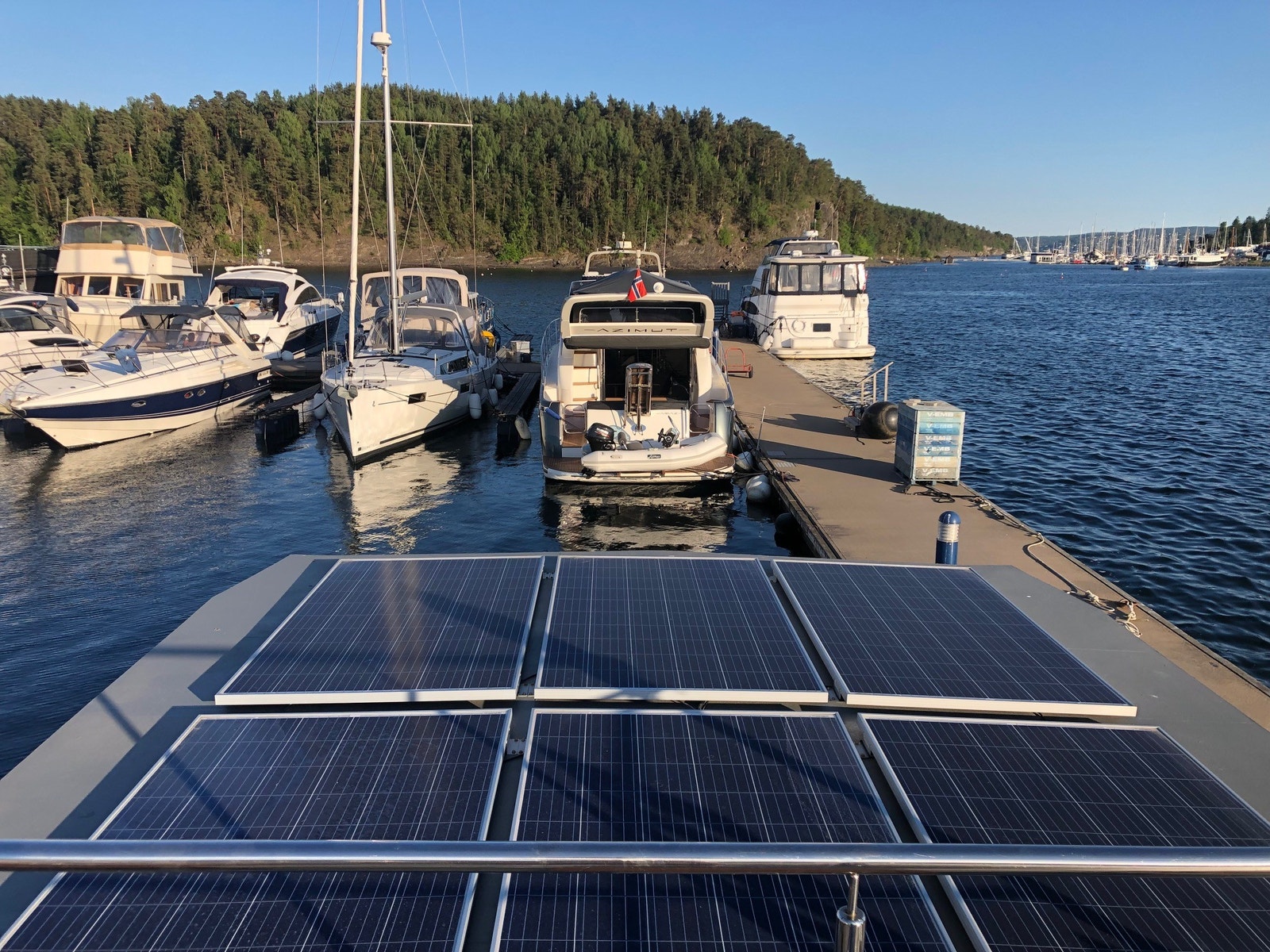 6 store solcelle-paneler Galleribilde