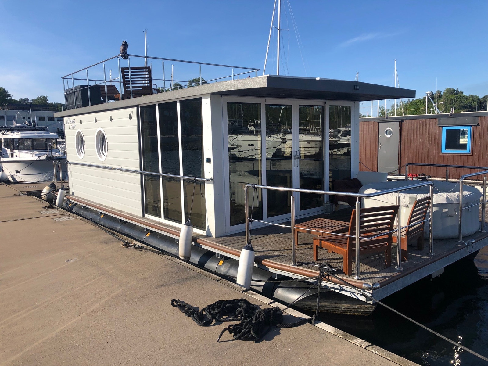 Husbåten Stella, vinterisolert, med bryggeplass i Bestumkilen, Oslo. Mellom Skøyen og Lysaker.
2 soverom, stue/kjøkken, bad, 3 terrasser. Galleribilde