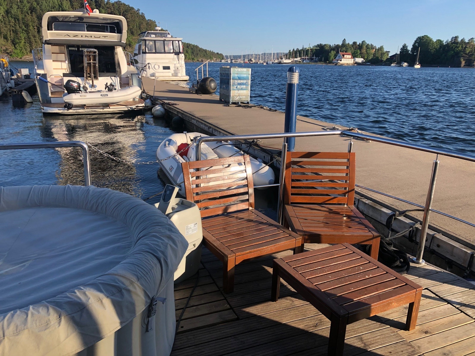 Fordekks-terrassen med boblebad Galleribilde