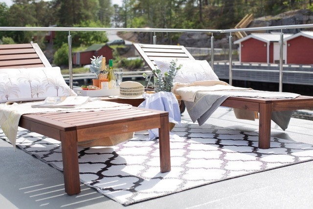 Takterrasse med solsenger Galleribilde