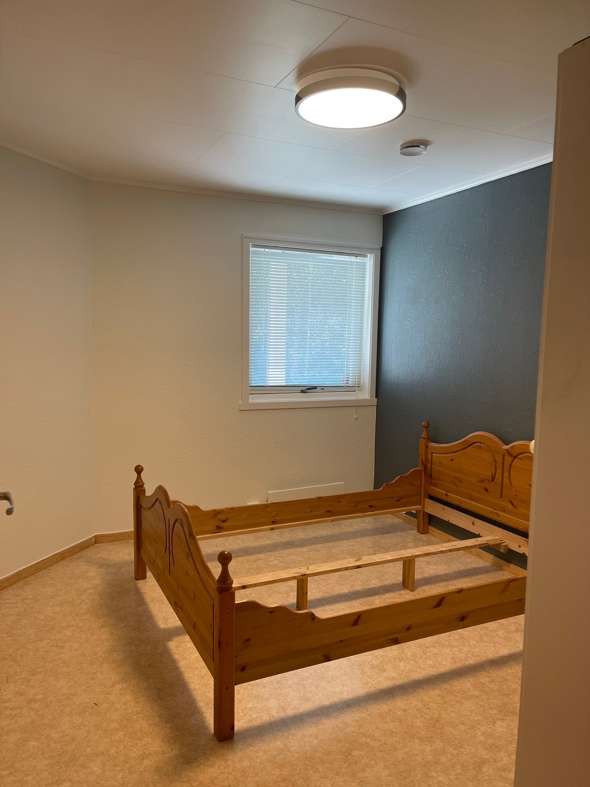 Stort fint soverom med god skap plass. Galleribilde