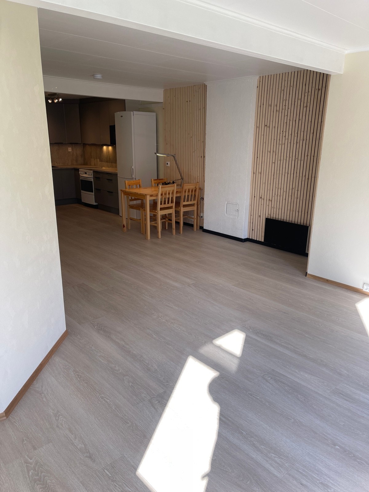 Stua sett mot kjøkken. Galleribilde