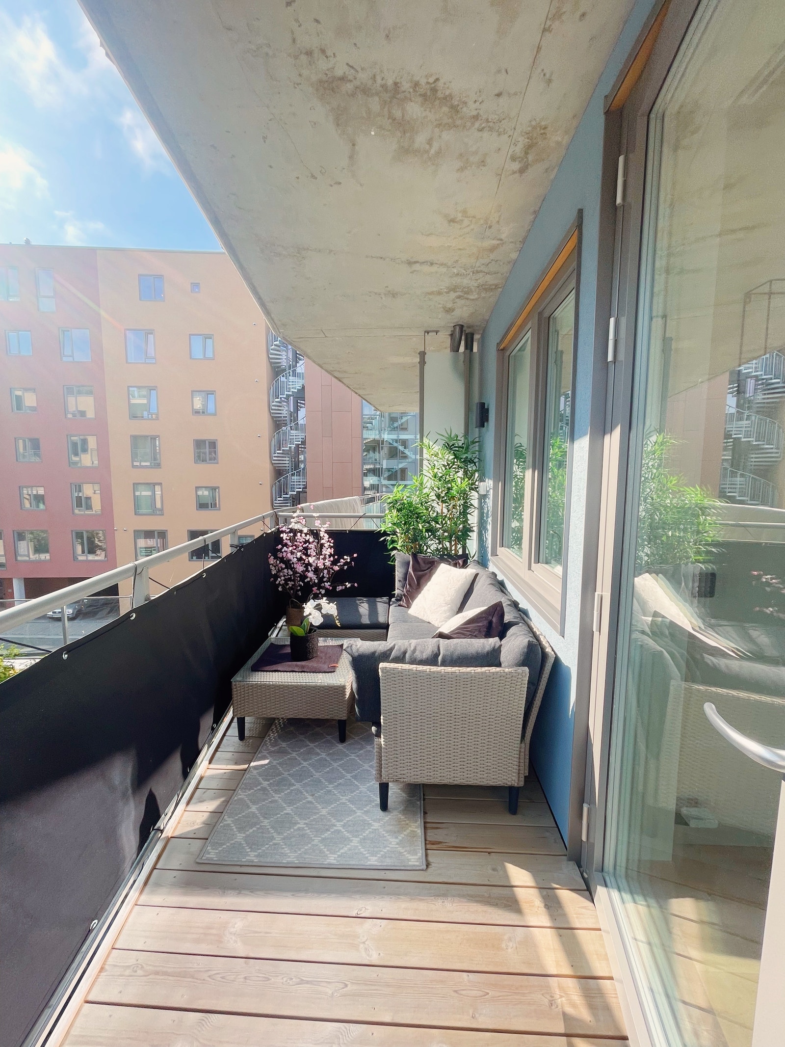 Balkong vendt innover mot fellesareal Galleribilde