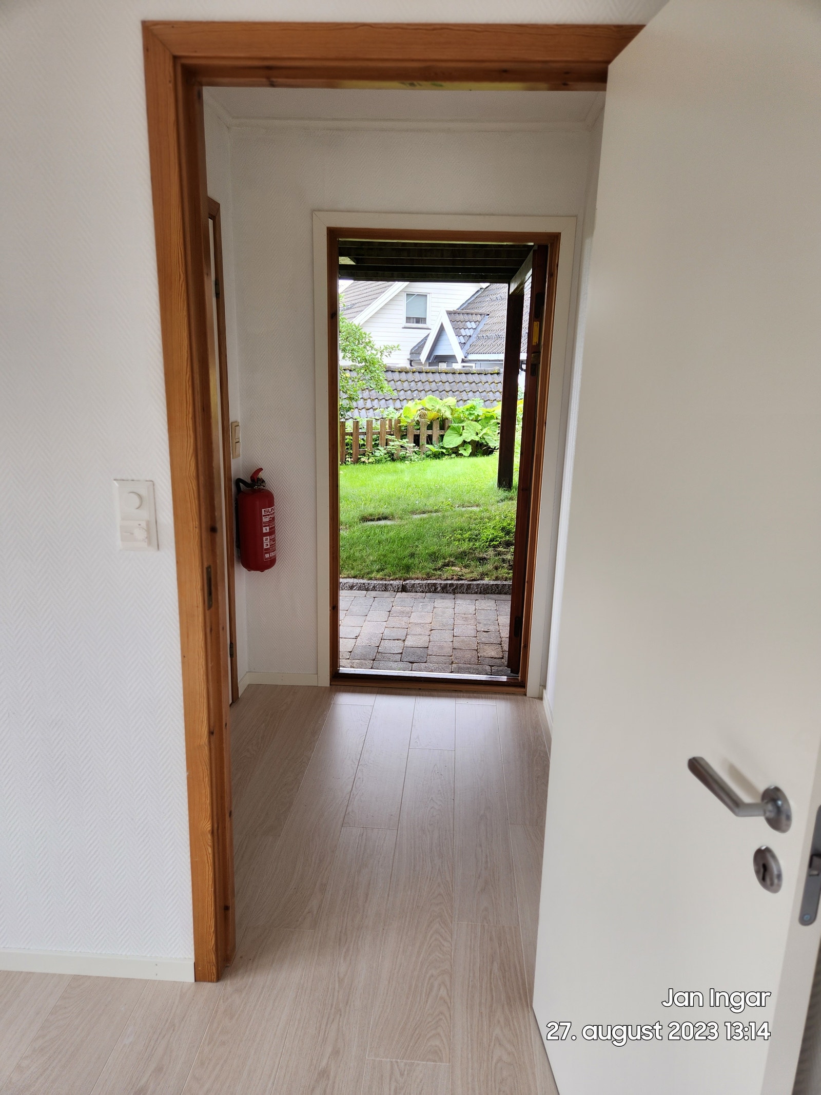 Stue mot inngang Galleribilde