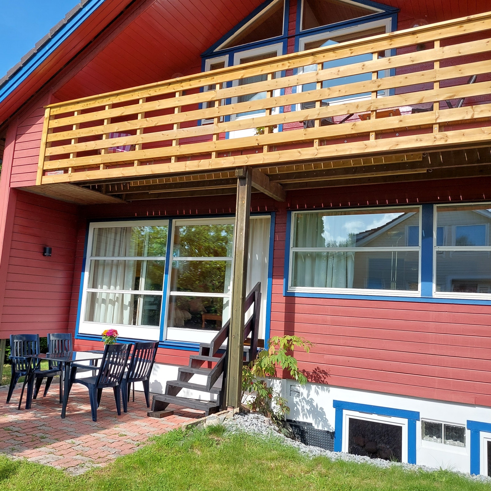 Terrasse nede, veranda oppe (sydvendt) Galleribilde