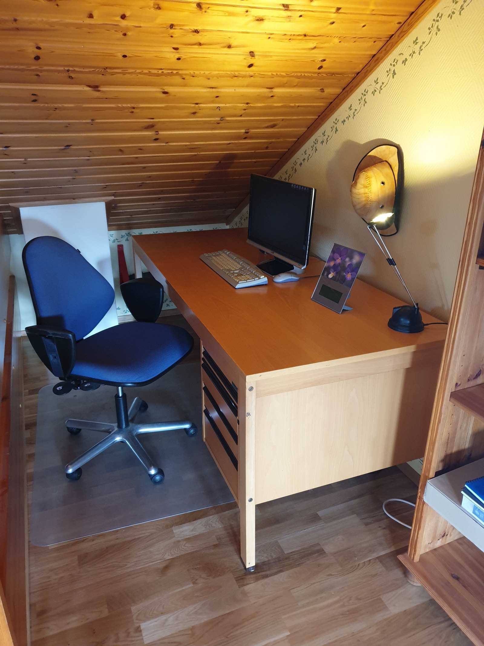 Loftstuen har også plass for kontor Galleribilde