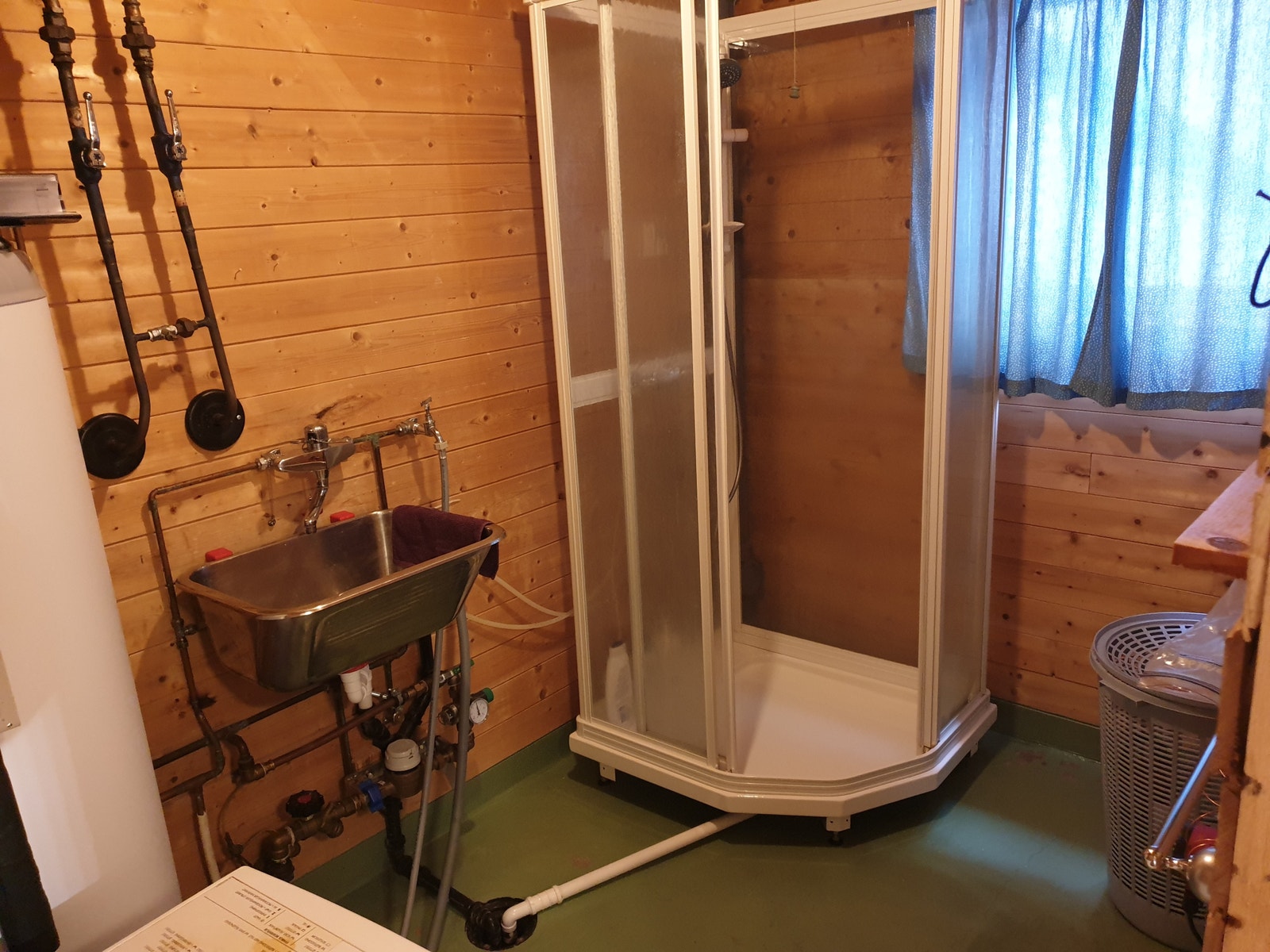 Teknisk rom har også dusjmulighet Galleribilde