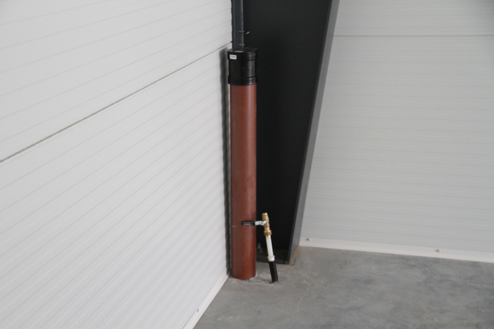 Vann inn og ut. Galleribilde