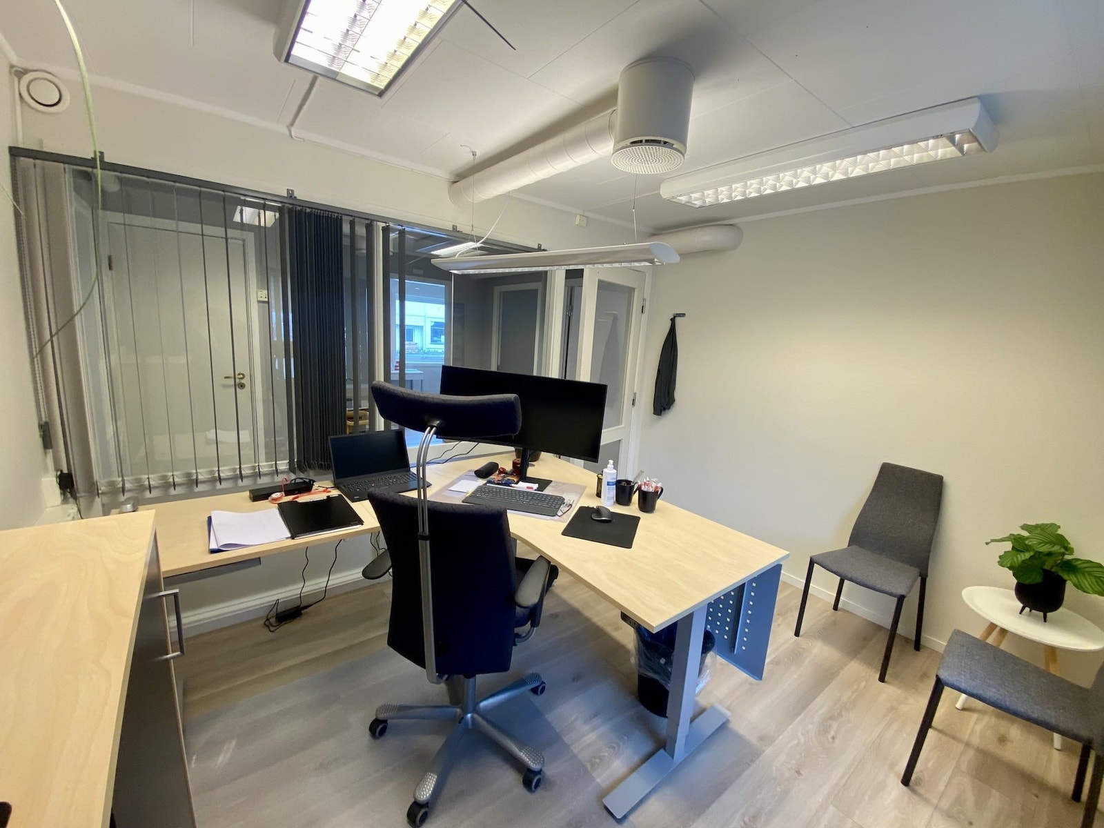 Kontor nr. 1 første etg. (annen vinkel) Galleribilde