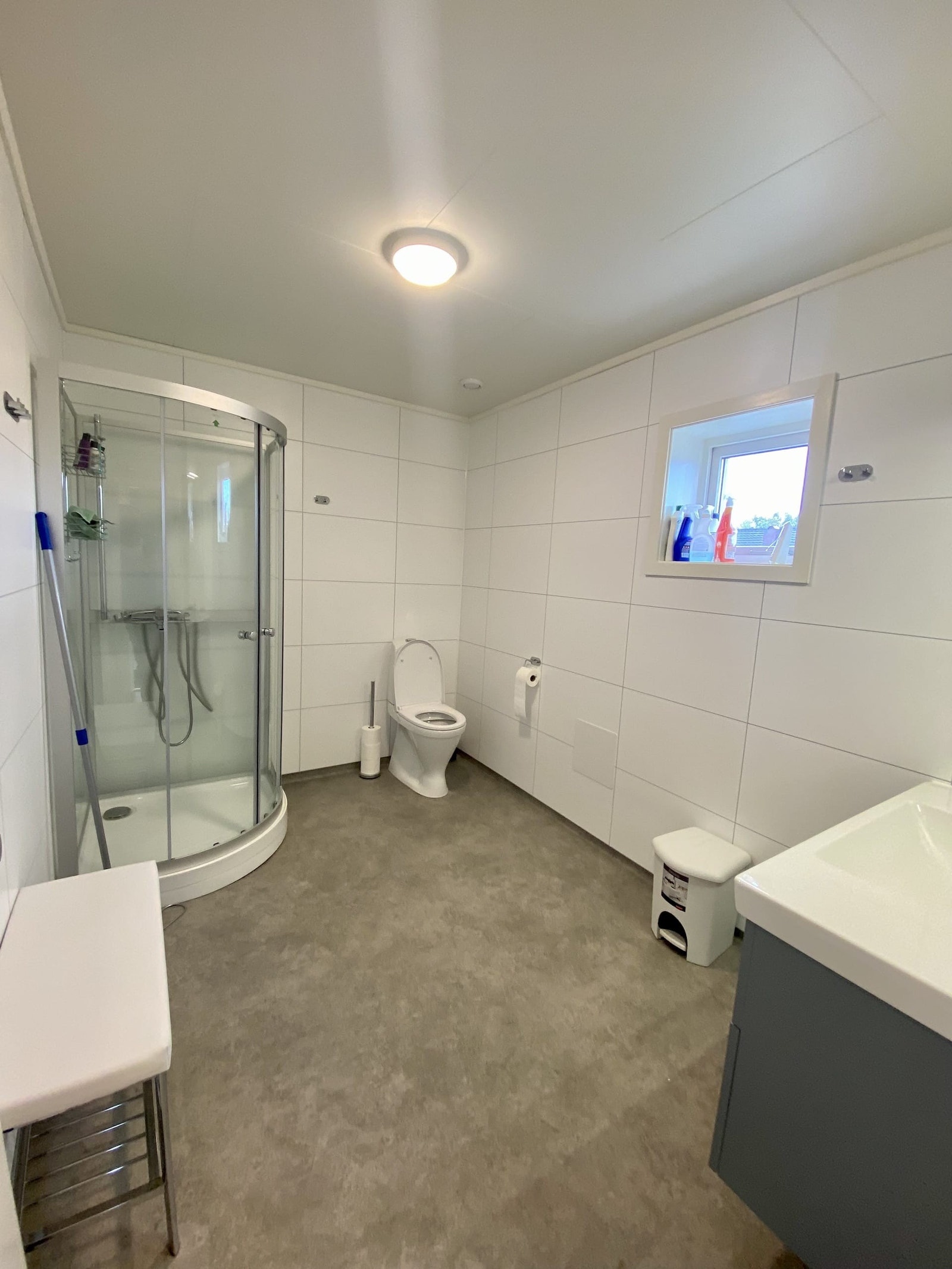 Toalett/dusj 2 etg. (annen vinkel) Galleribilde