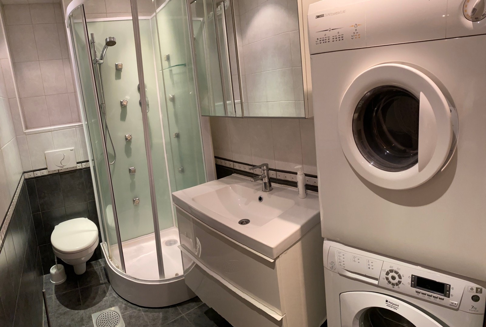 Felles bad Galleribilde