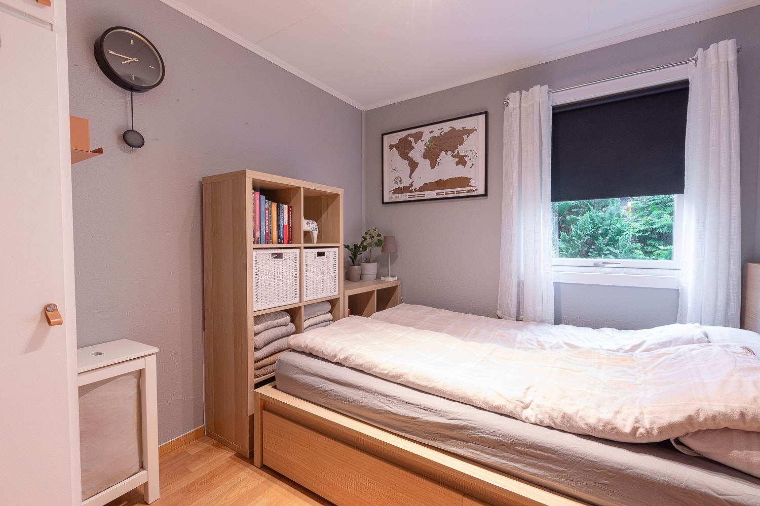 Soverom 2 med garderobeskap Galleribilde