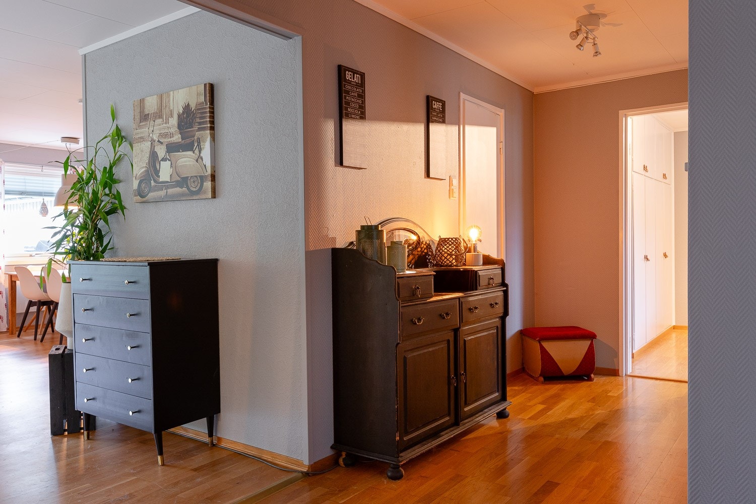 Gang mellom entre, soverom og stue Galleribilde