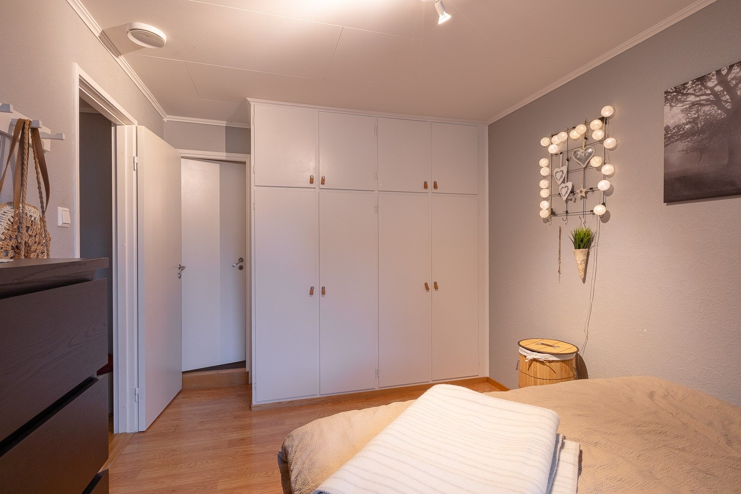 Hovedsoverom på 11,5kvm med garderobeskap Galleribilde