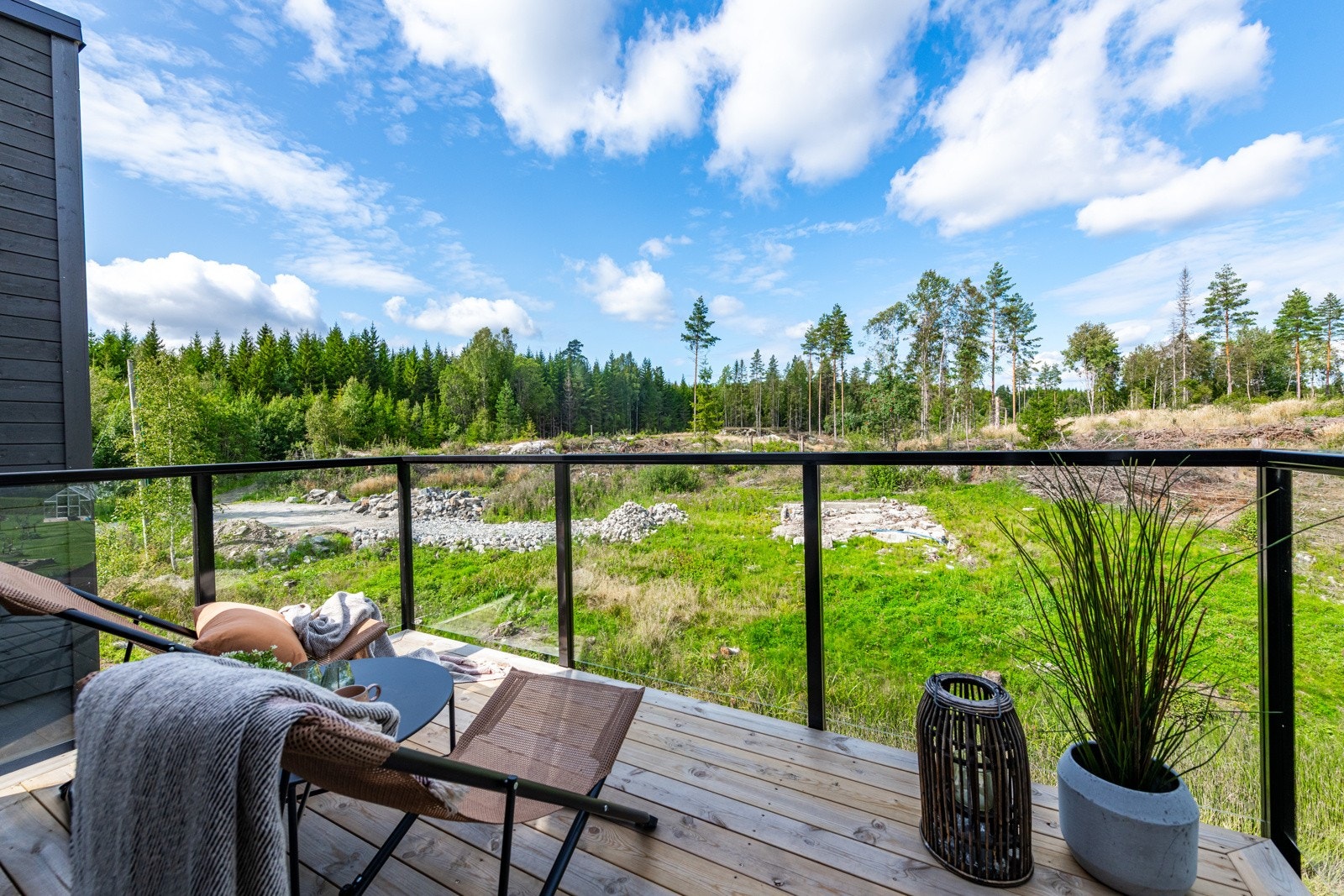 Balkong mor nord/nordvest - med fin kveldssol i ''terrassesesongen'' Galleribilde
