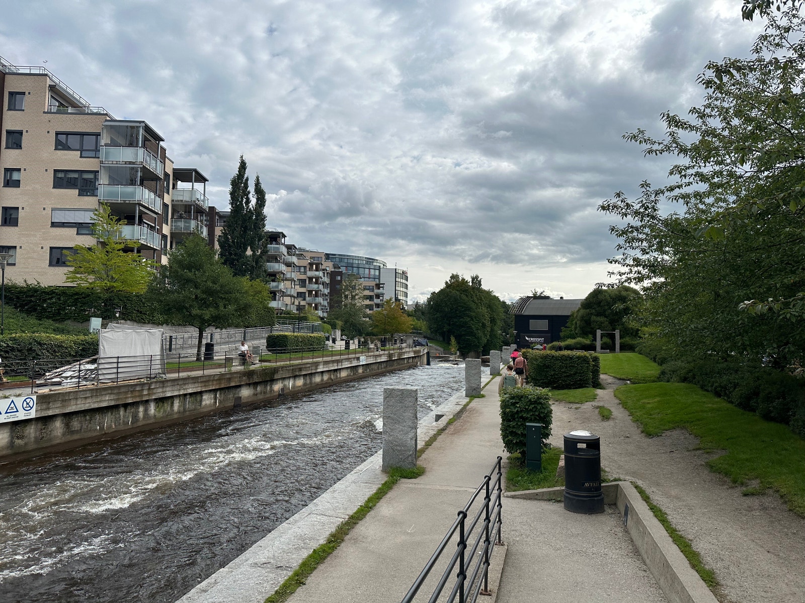 Boligen ligger et par minutters gange unna Nydalen med gode turmuligheter langs Akerselva. Her er det også muligheter for å ta et bad i Nydalen badeplass. Galleribilde