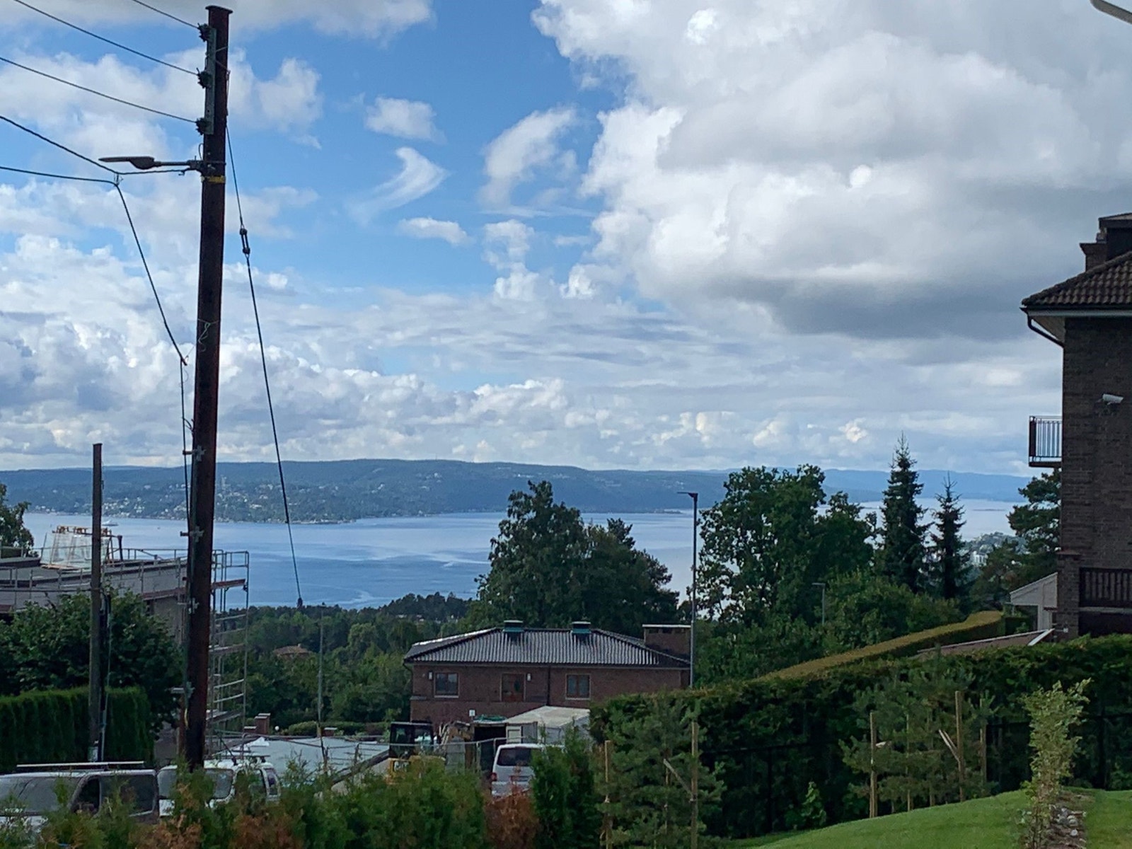 Utsikt til fjorden. Galleribilde