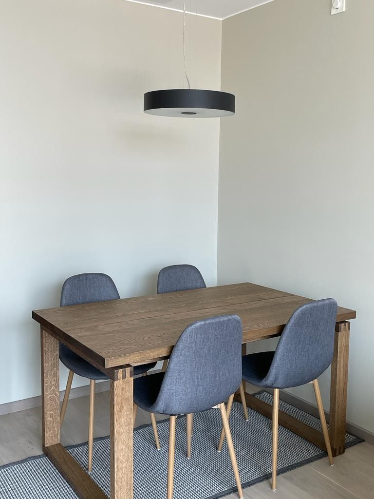 Spisebord med 4 stoler Galleribilde